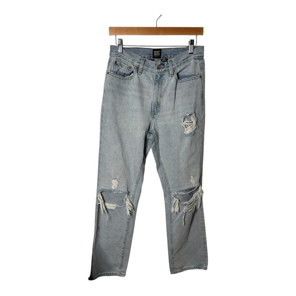 BDG Light Wash High Waisted Distressed Jeans 28